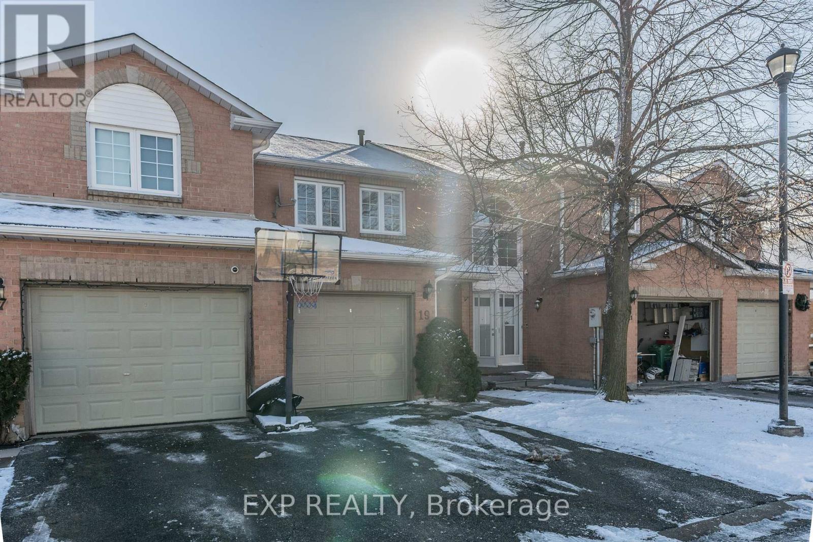 19 Chipstead Avenue, Brampton, Ontario  L6X 4G9 - Photo 2 - W11923866