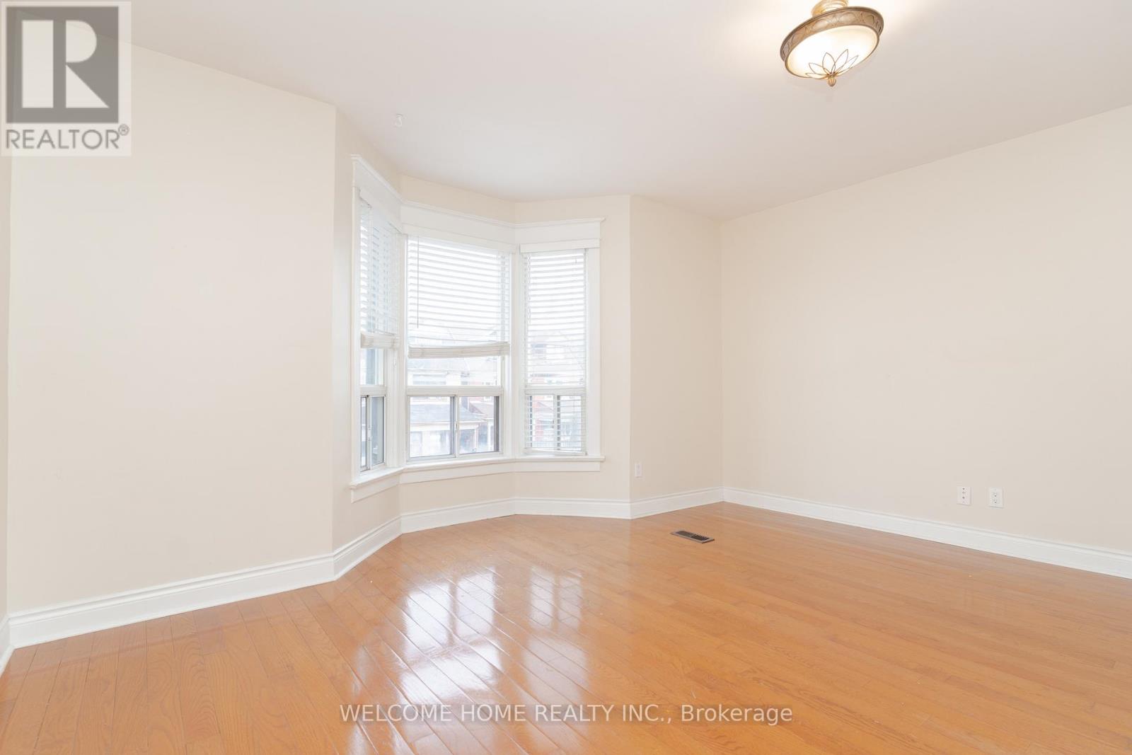 Upper - 1050 Ossington Avenue, Toronto, Ontario  M6G 3V6 - Photo 11 - W11923882