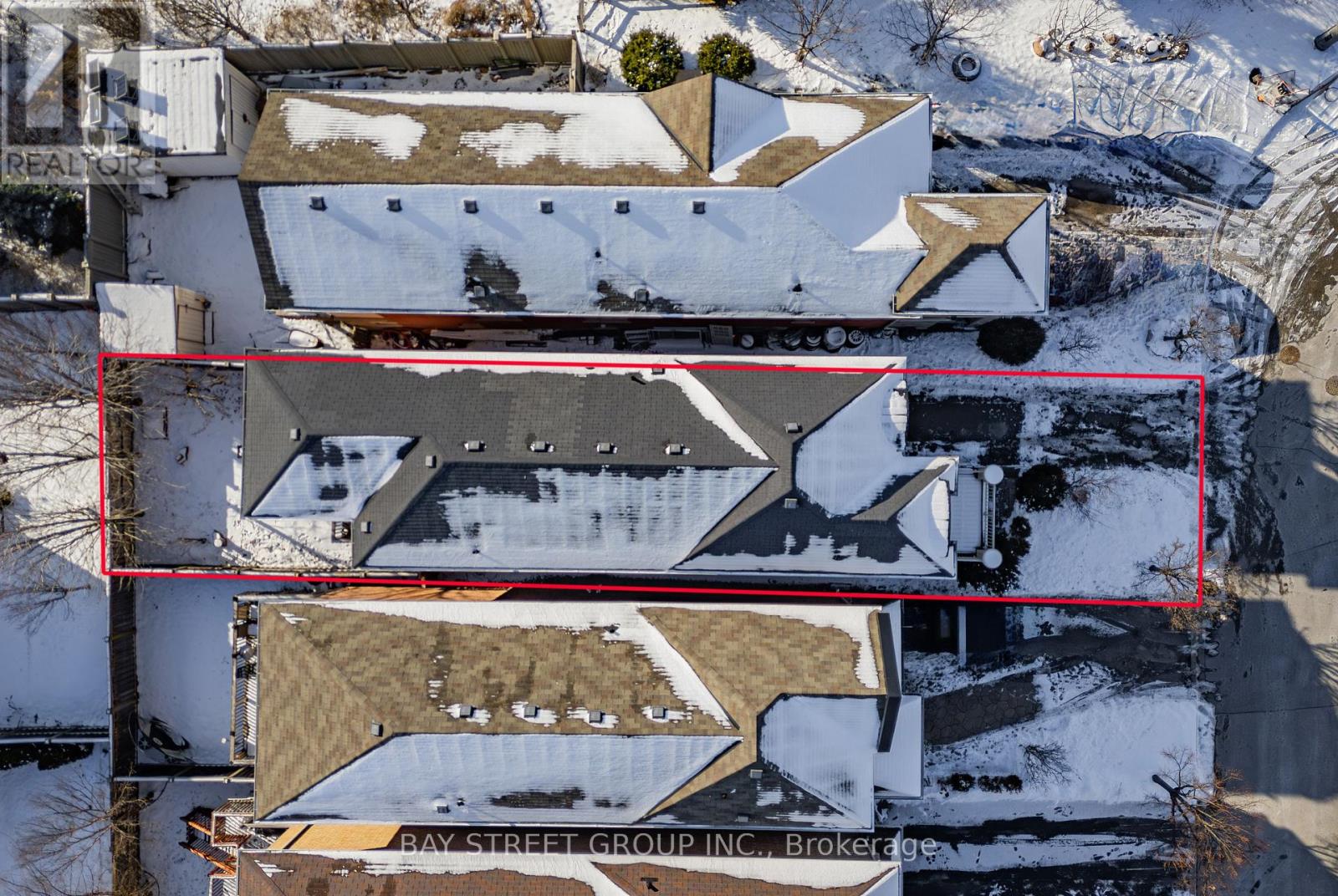 Property at 21 ROBERT GREEN CRESCENT image 2