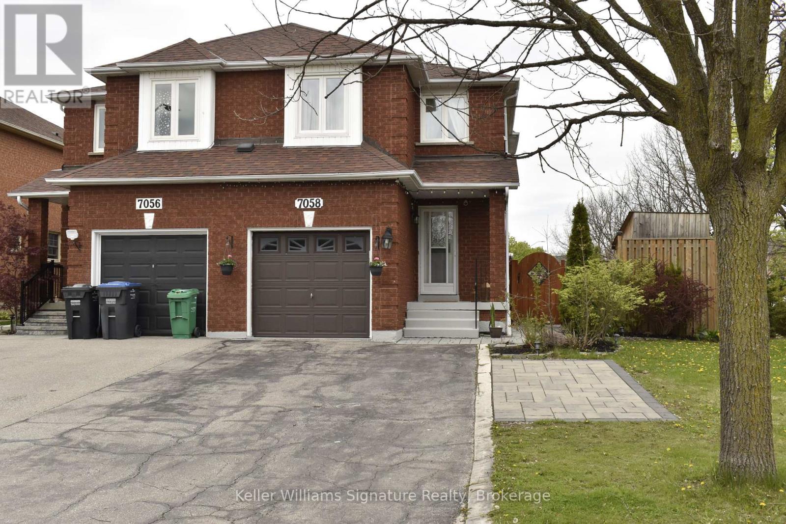 7058 Stoneywood Way N, Mississauga, Ontario  L5N 6Y5 - Photo 2 - W11924074