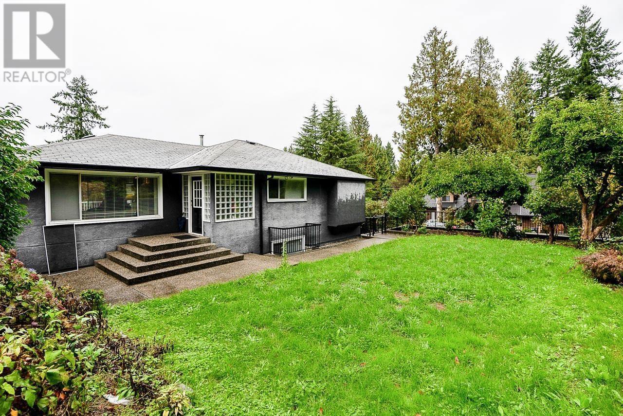 Listing Picture 2 of 9 : 5885 BRAEMAR, Burnaby / 本拿比 - 魯藝地產 Yvonne Lu Group - MLS Medallion Club Member