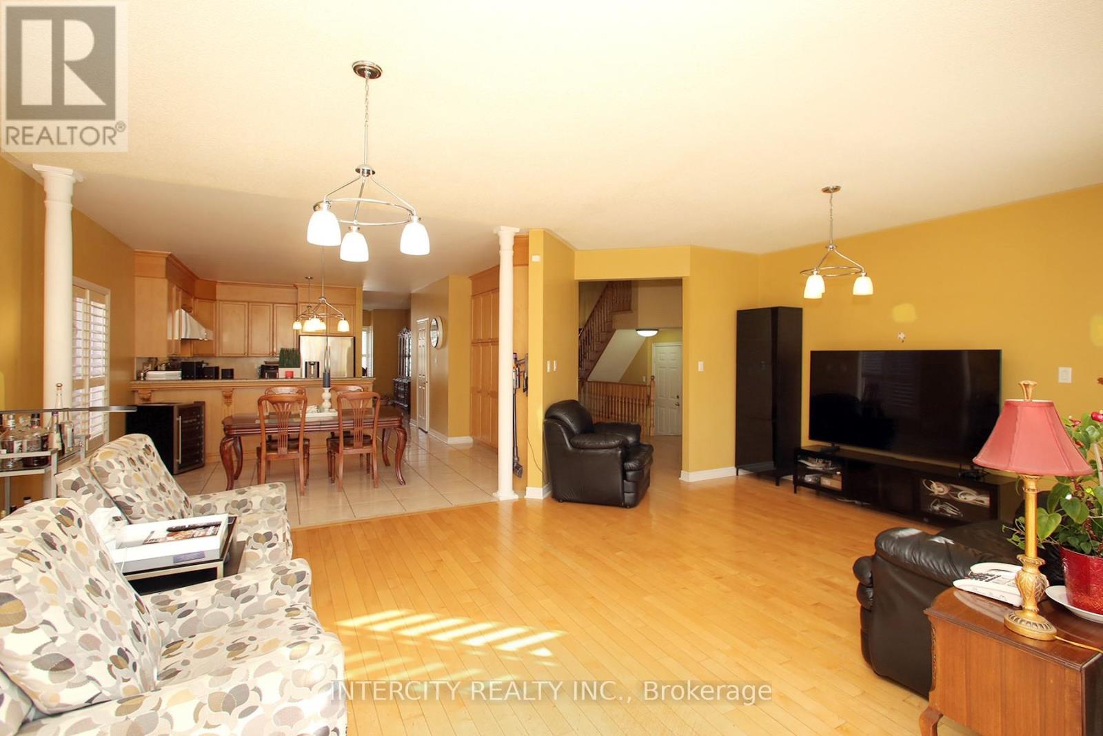 36 Woodland Trail Court, Vaughan, Ontario  L4L 9H9 - Photo 3 - N11924258