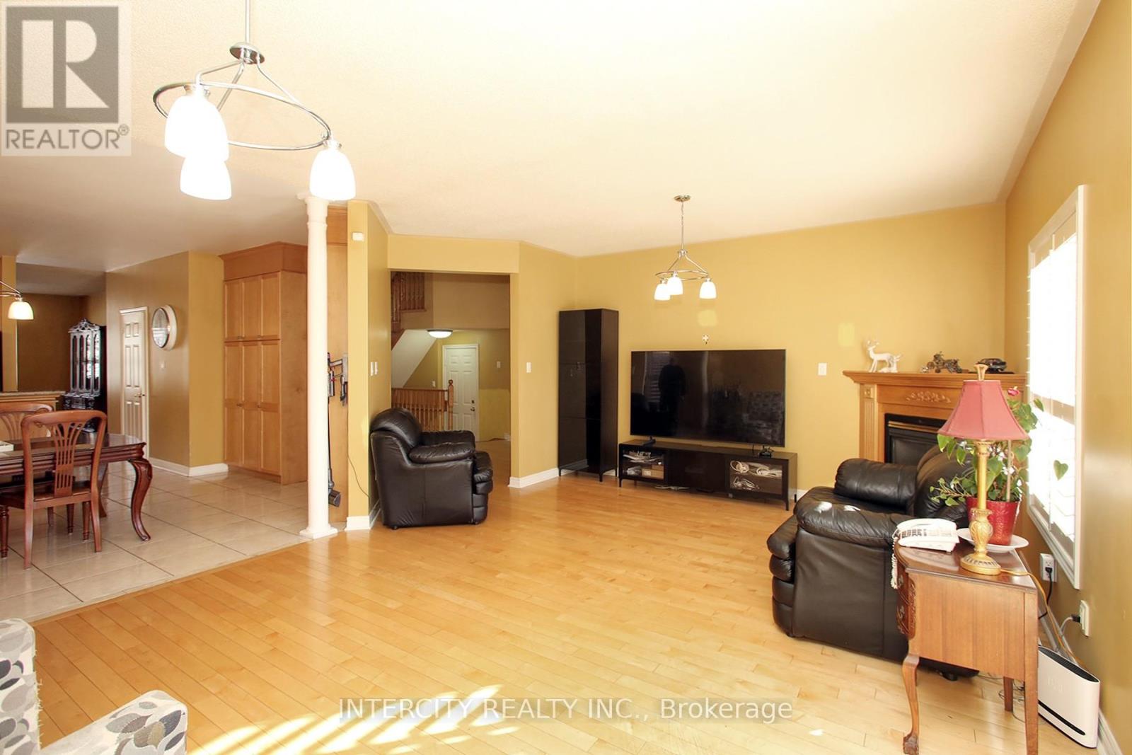 36 Woodland Trail Court, Vaughan, Ontario  L4L 9H9 - Photo 4 - N11924258