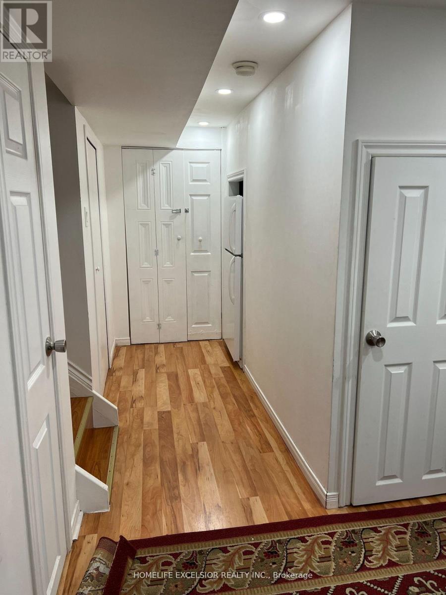 6146 Rowers ( Basement) Crescent, Mississauga, Ontario  L5V 3A1 - Photo 8 - W11924327