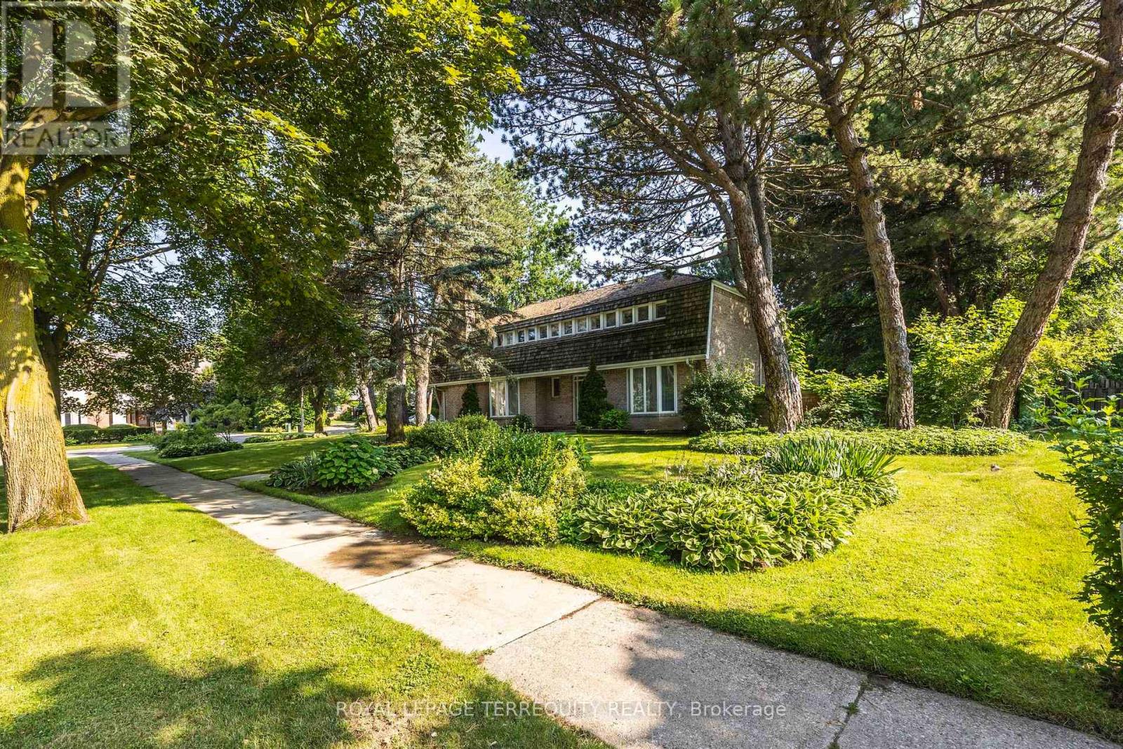 2 CHIEFTAIN CRESCENT, Toronto, Ontario