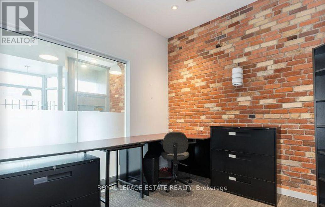 Main - 240 Gerrard Street E, Toronto, Ontario  M5A 2E8 - Photo 3 - C11924408