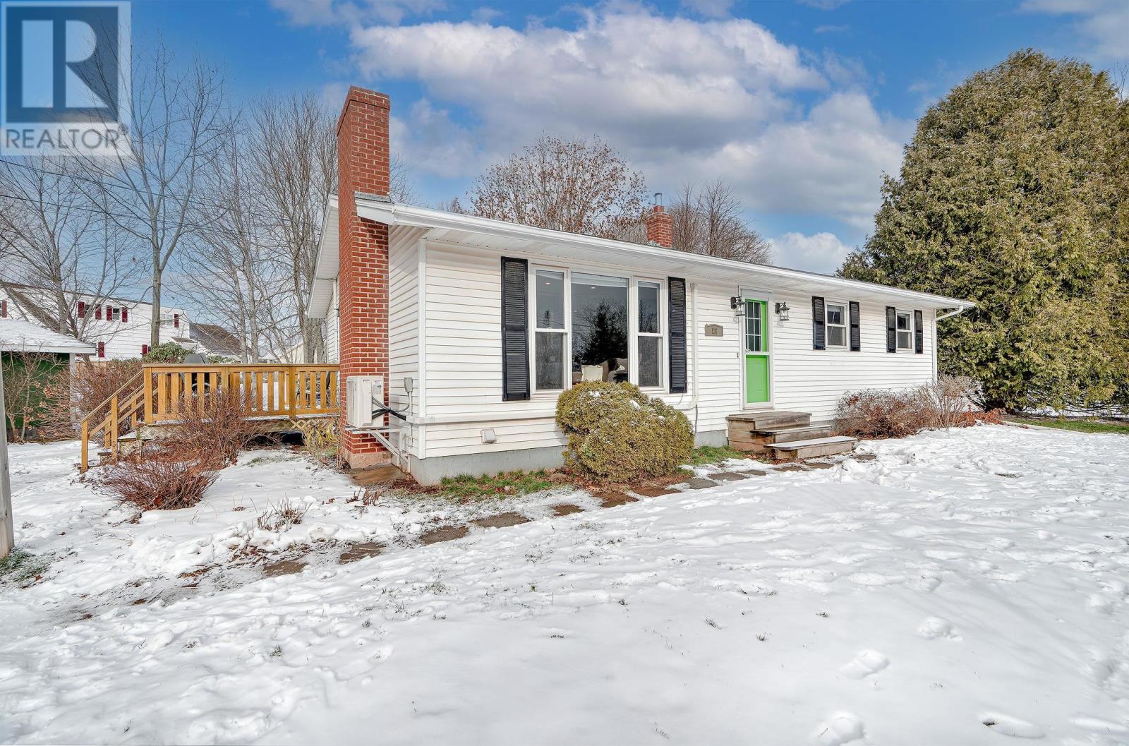 12 Pondside Court, Stratford, Prince Edward Island  C1B 1E5 - Photo 2 - 202500615