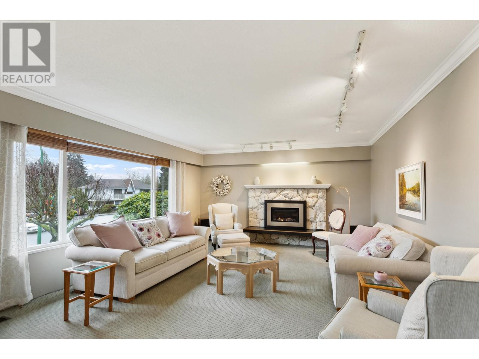 7169 Cardinal Court, Burnaby, British Columbia  V5A 1Y6 - Photo 3 - R2956473
