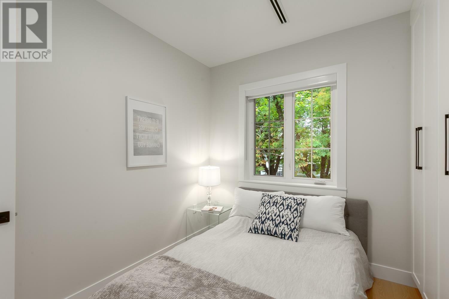 Listing Picture 15 of 26 : 1560 E 10TH AVENUE, Vancouver / 溫哥華 - 魯藝地產 Yvonne Lu Group - MLS Medallion Club Member