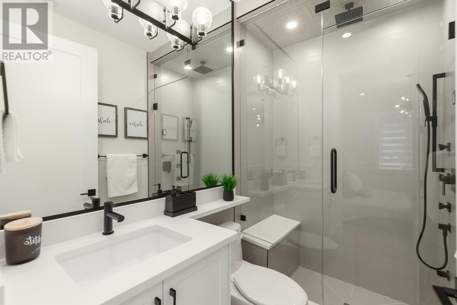 Listing Picture 13 of 26 : 1560 E 10TH AVENUE, Vancouver / 溫哥華 - 魯藝地產 Yvonne Lu Group - MLS Medallion Club Member