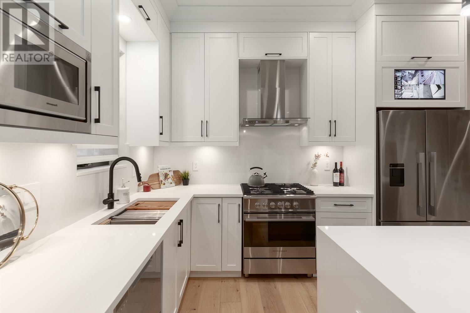 Listing Picture 7 of 26 : 1560 E 10TH AVENUE, Vancouver / 溫哥華 - 魯藝地產 Yvonne Lu Group - MLS Medallion Club Member