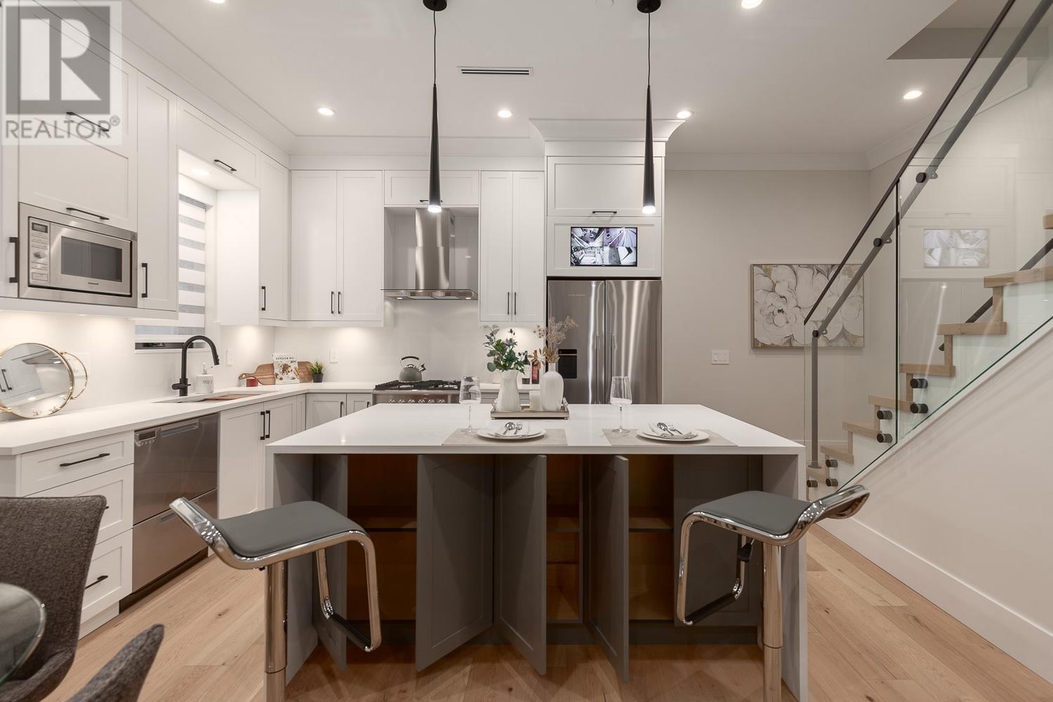 Listing Picture 8 of 26 : 1560 E 10TH AVENUE, Vancouver / 溫哥華 - 魯藝地產 Yvonne Lu Group - MLS Medallion Club Member