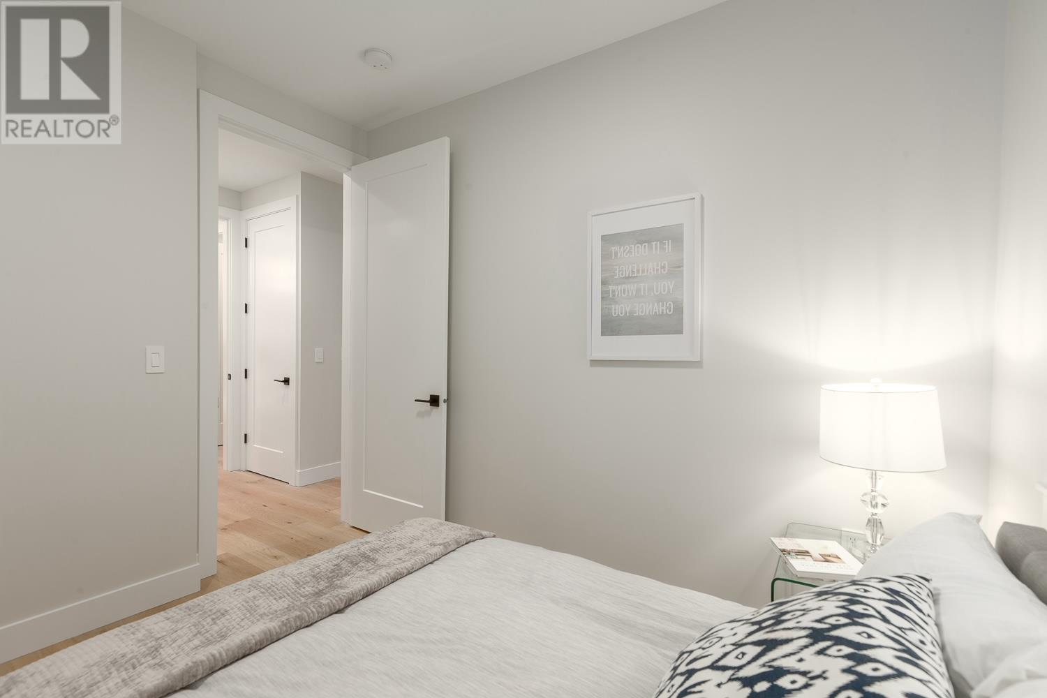 Listing Picture 16 of 26 : 1560 E 10TH AVENUE, Vancouver / 溫哥華 - 魯藝地產 Yvonne Lu Group - MLS Medallion Club Member