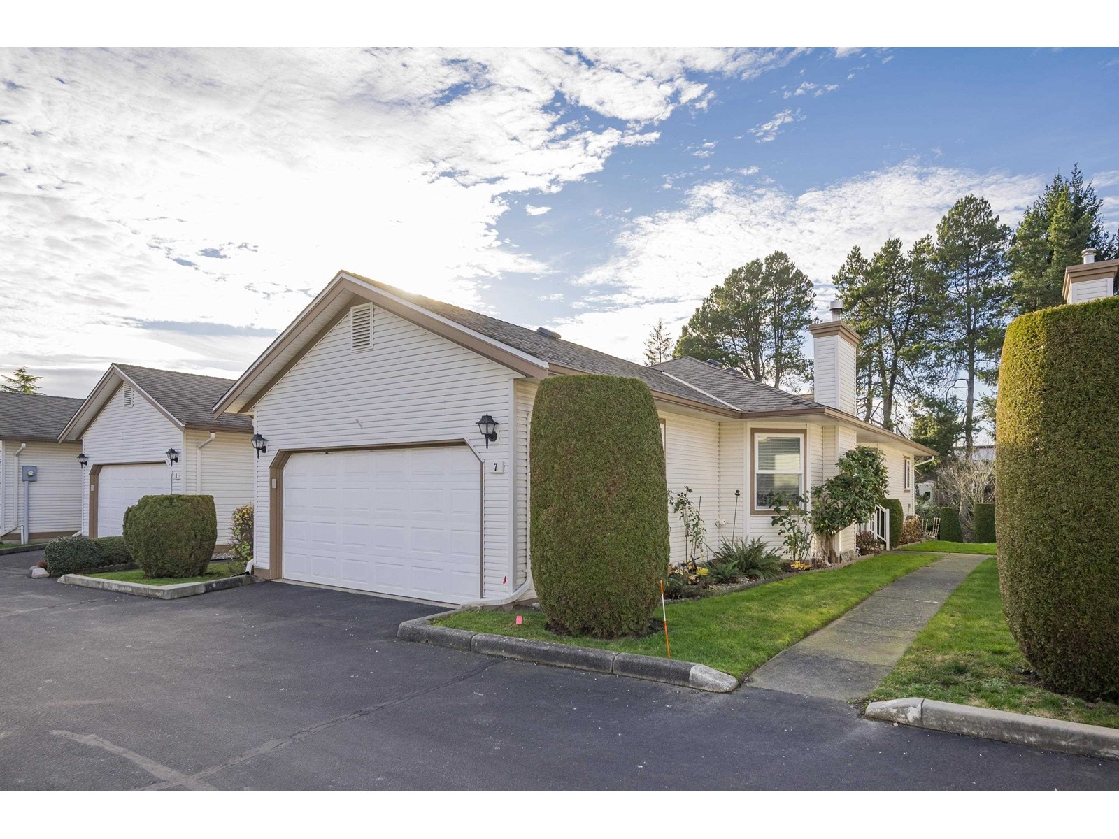 Property at 7 27435 29A AVENUE image 1