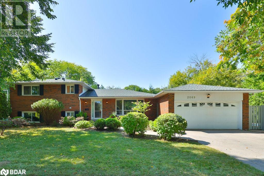 2069 THORNLEA Drive, Oakville, Ontario