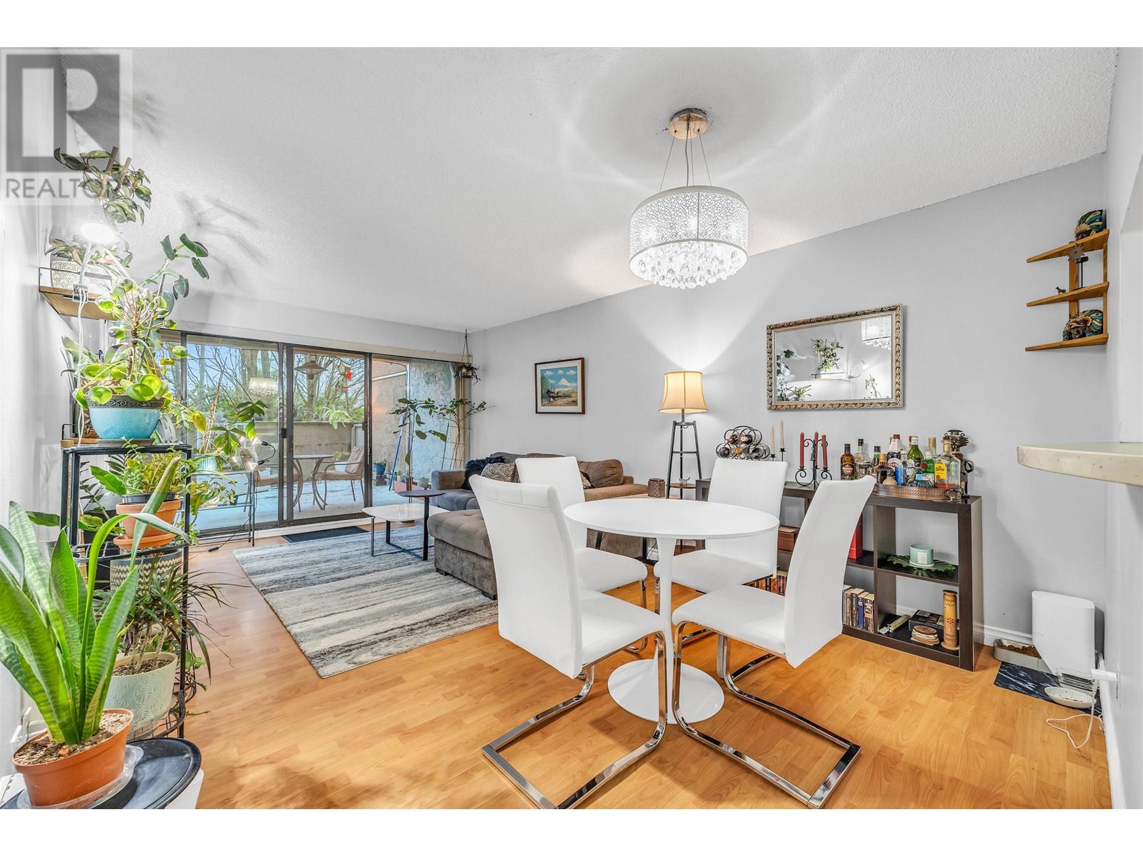 Listing Picture 8 of 22 : 102 8291 PARK ROAD, Richmond / 烈治文 - 魯藝地產 Yvonne Lu Group - MLS Medallion Club Member