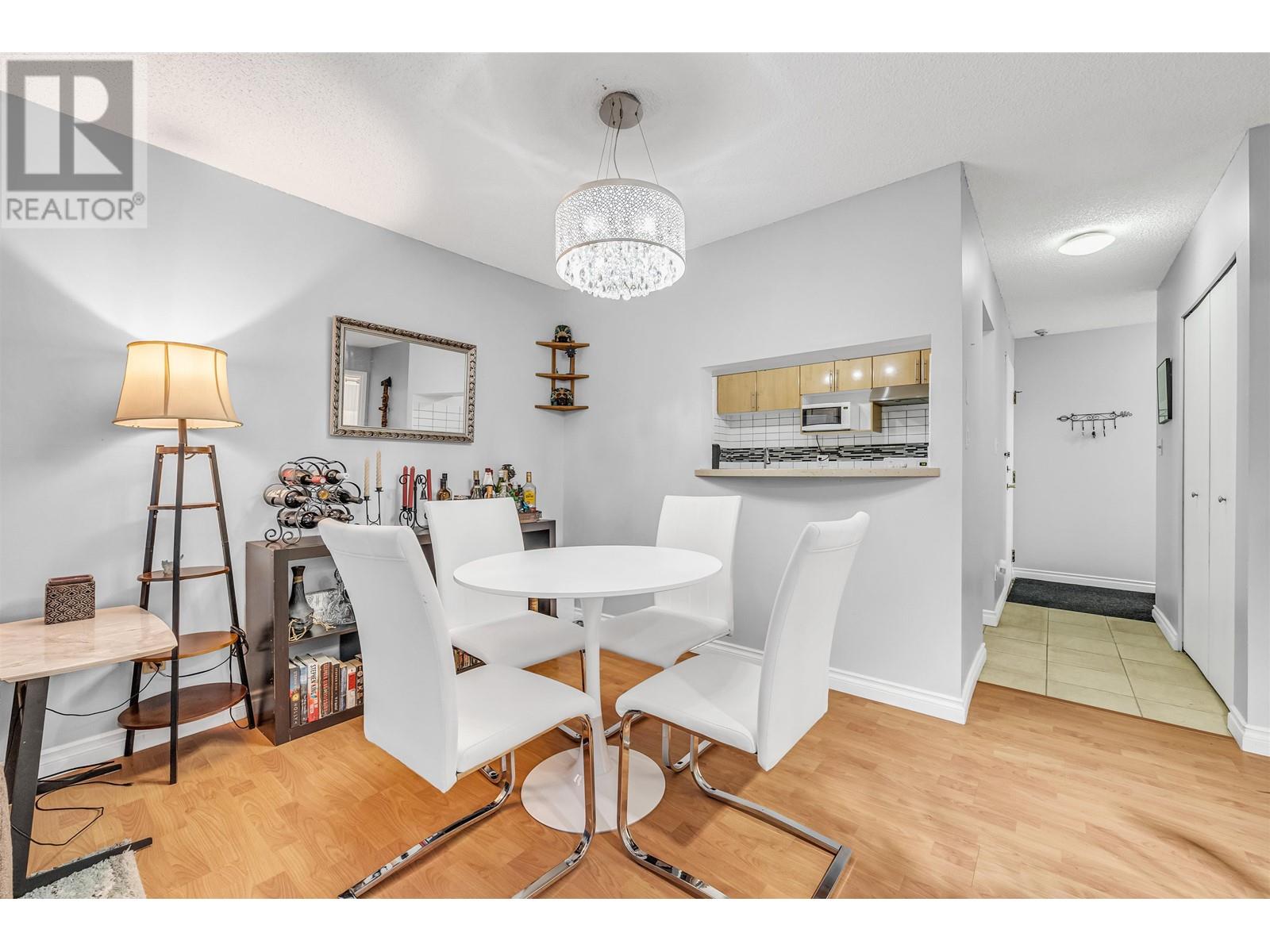 Listing Picture 4 of 22 : 102 8291 PARK ROAD, Richmond / 烈治文 - 魯藝地產 Yvonne Lu Group - MLS Medallion Club Member