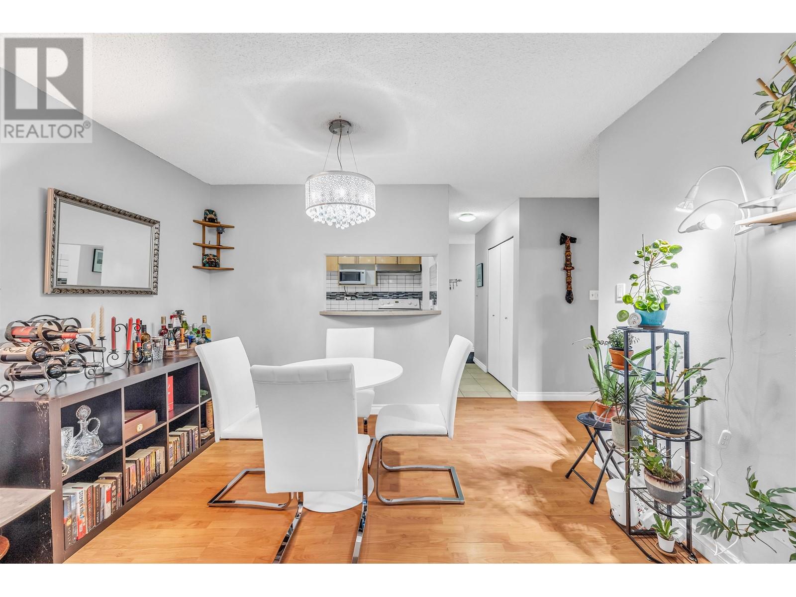 Listing Picture 5 of 22 : 102 8291 PARK ROAD, Richmond / 烈治文 - 魯藝地產 Yvonne Lu Group - MLS Medallion Club Member