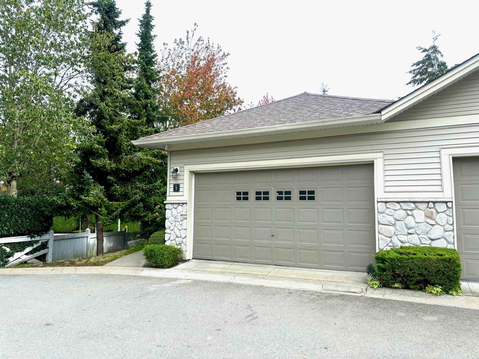 Property at 7 16888 80 AVENUE image 1