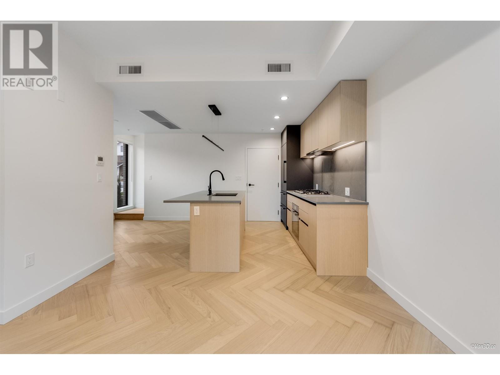 Property at 18 6788 OAK STREET image 2
