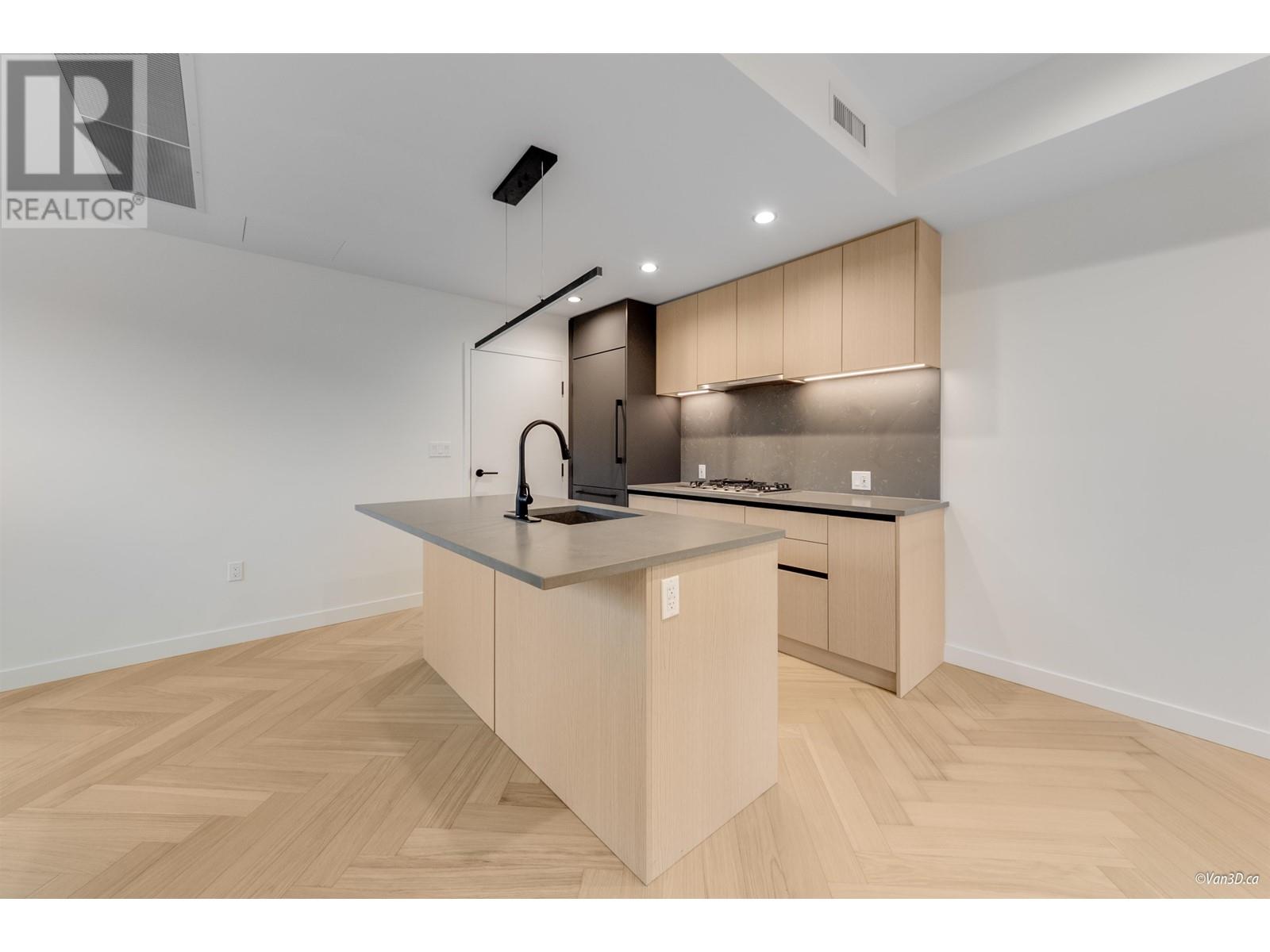 Property at 18 6788 OAK STREET image 3