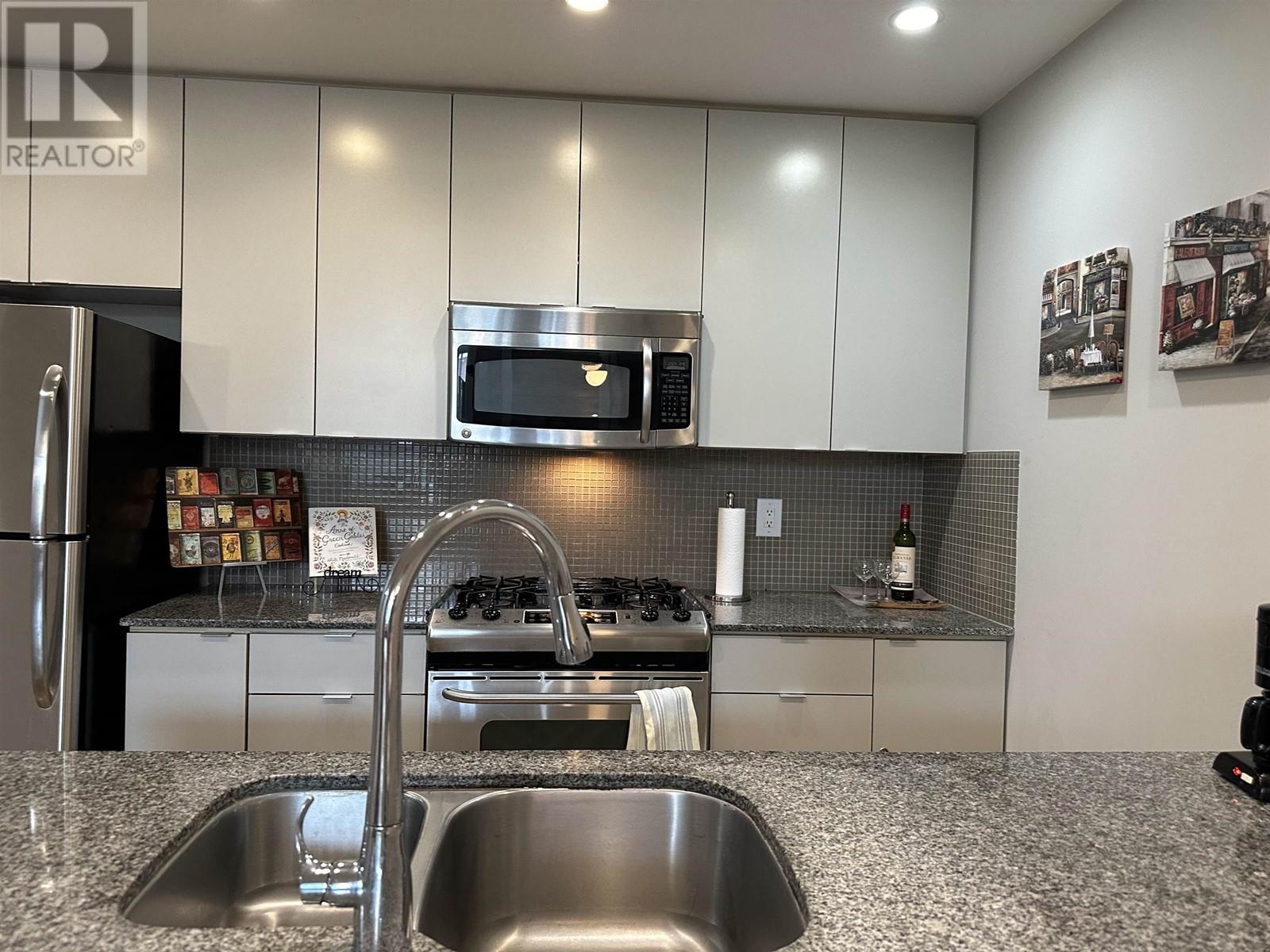 Listing Picture 12 of 34 : 282 E 11TH AVENUE, Vancouver / 溫哥華 - 魯藝地產 Yvonne Lu Group - MLS Medallion Club Member