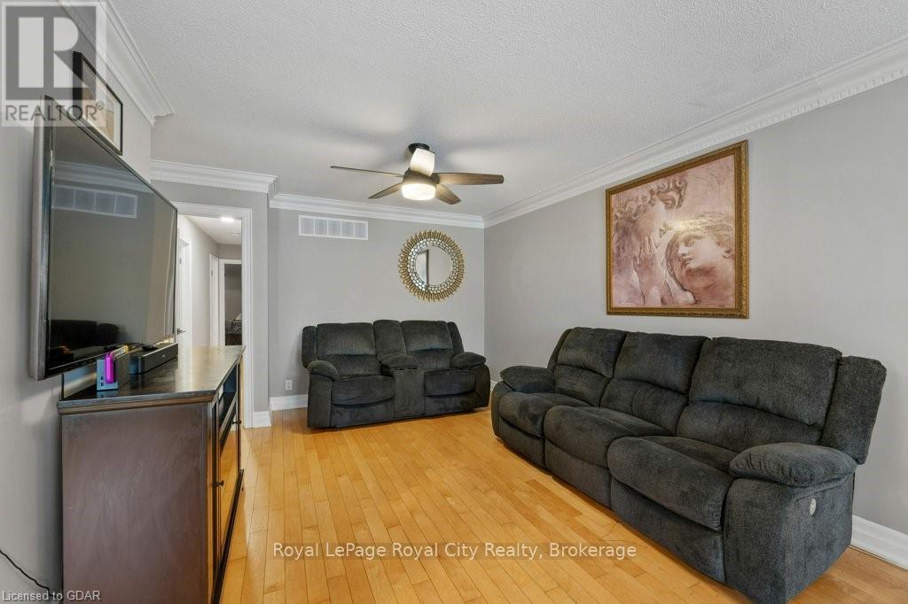 758 Annamore Road, Mississauga, Ontario  L4Y 2V7 - Photo 8 - W11925104