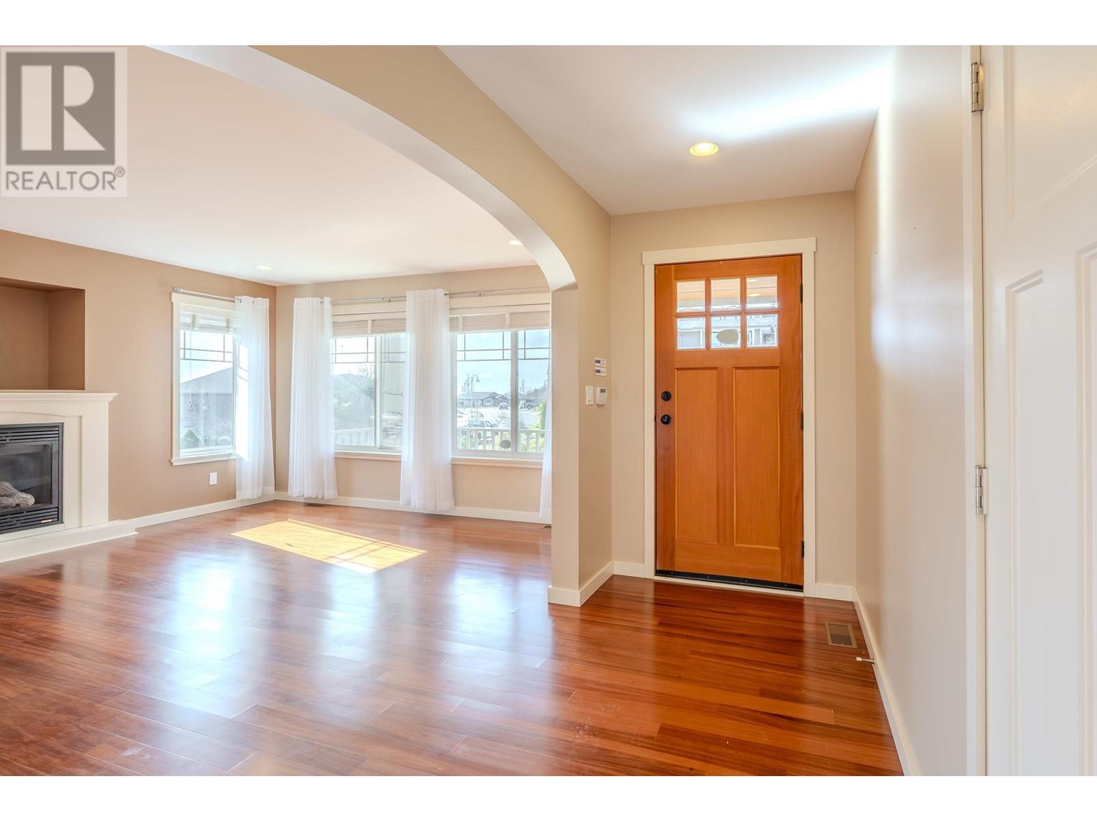 5540 Clayton Avenue, Sechelt, British Columbia  V7Z 0V1 - Photo 2 - R2949989
