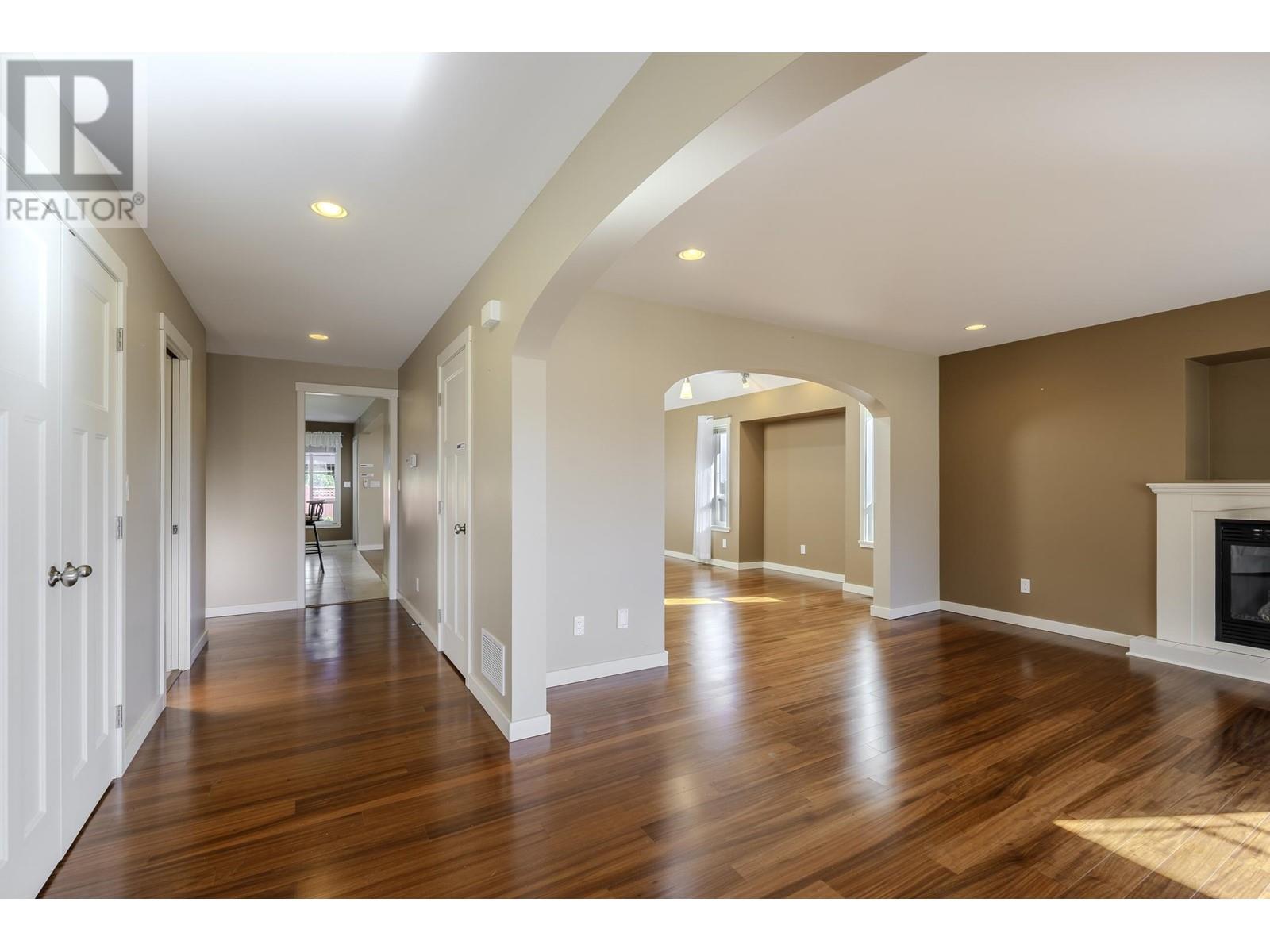 5540 Clayton Avenue, Sechelt, British Columbia  V7Z 0V1 - Photo 3 - R2949989