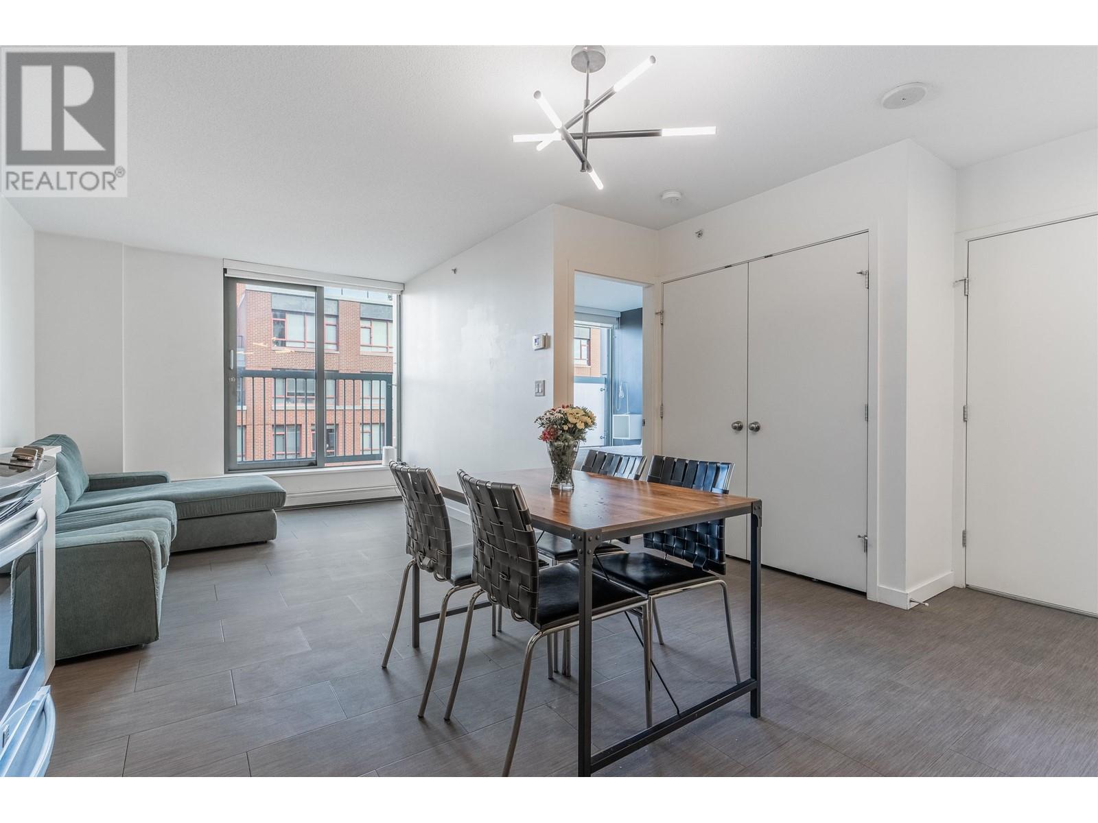 Listing Picture 4 of 16 : 709 66 W CORDOVA STREET, Vancouver / 溫哥華 - 魯藝地產 Yvonne Lu Group - MLS Medallion Club Member