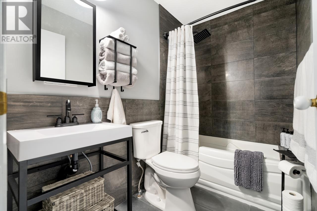 2532 Burian Drive, Coquitlam, British Columbia  V3K 5W9 - Photo 24 - R2931867