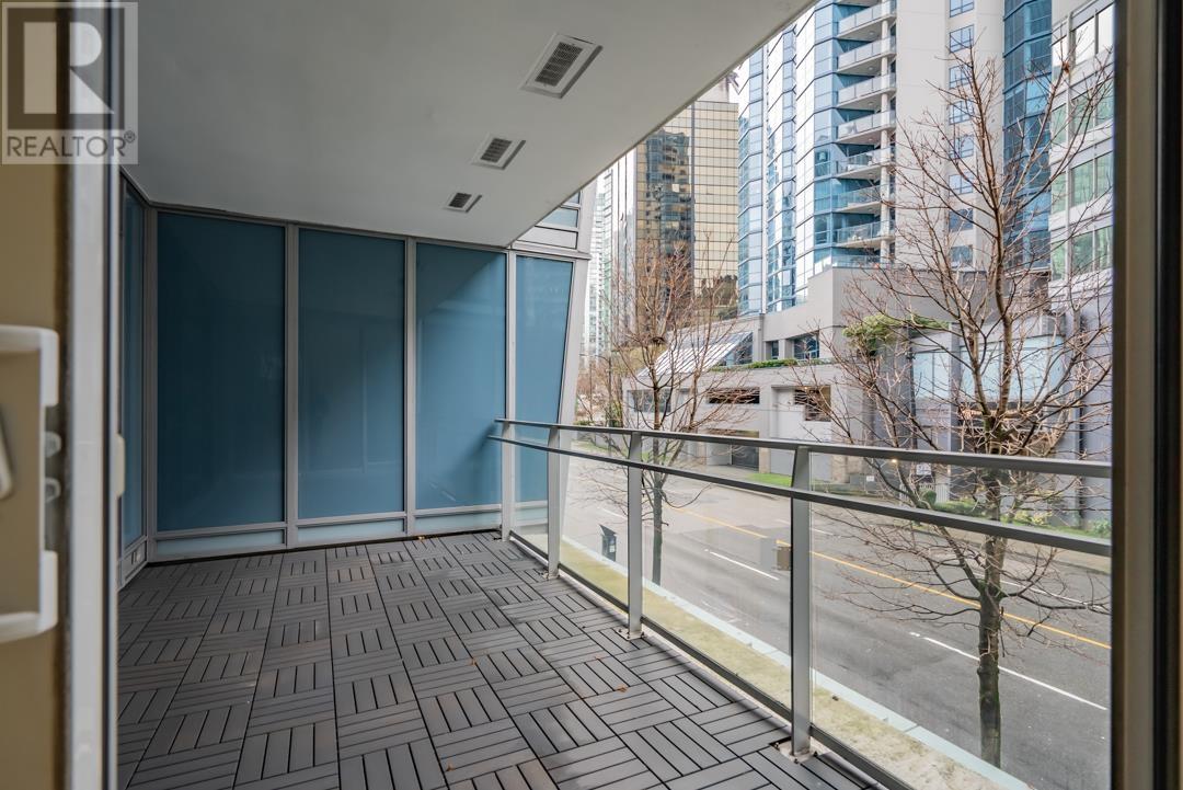 Listing Picture 15 of 22 : 204 1499 W PENDER STREET, Vancouver / 溫哥華 - 魯藝地產 Yvonne Lu Group - MLS Medallion Club Member