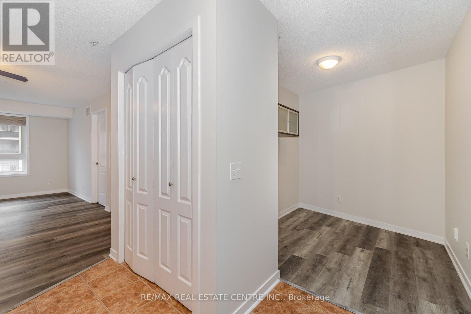 1221 - 8 Dayspring Circle, Brampton, Ontario  L6P 2Z5 - Photo 6 - W11925198