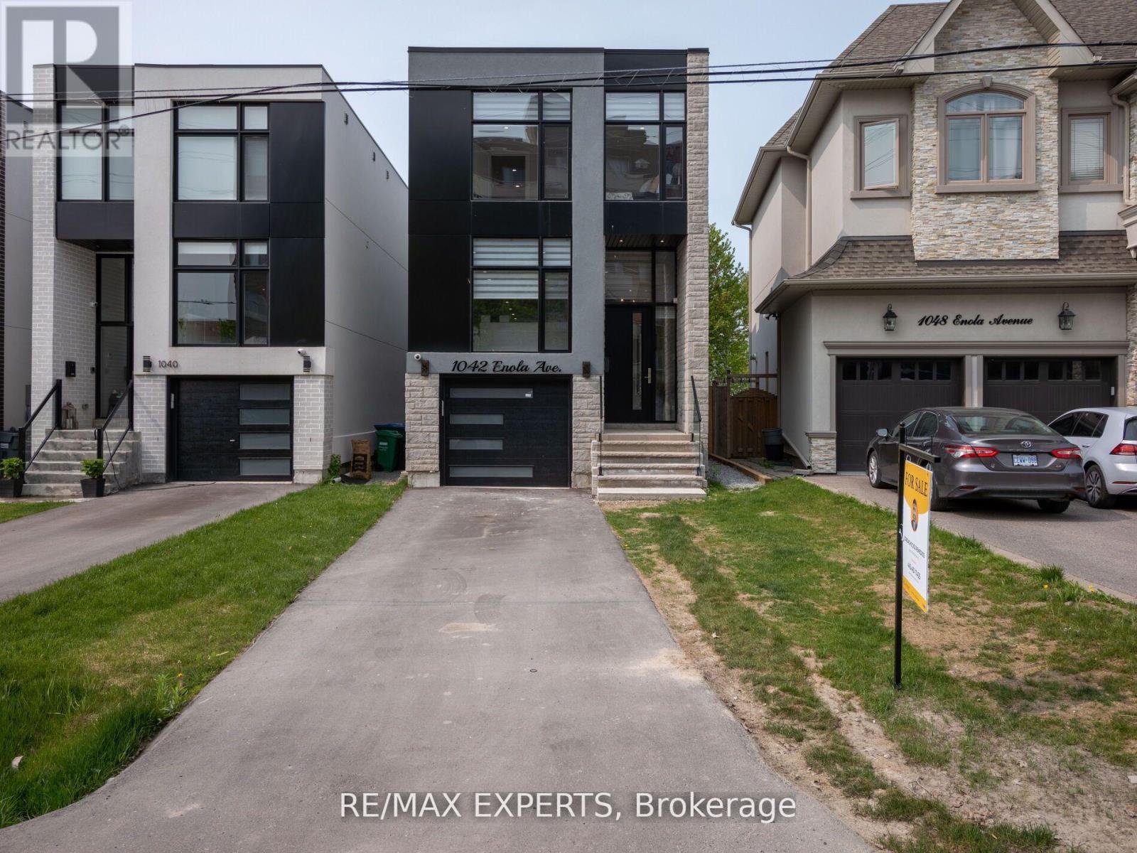 1042 ENOLA AVENUE, Mississauga, Ontario