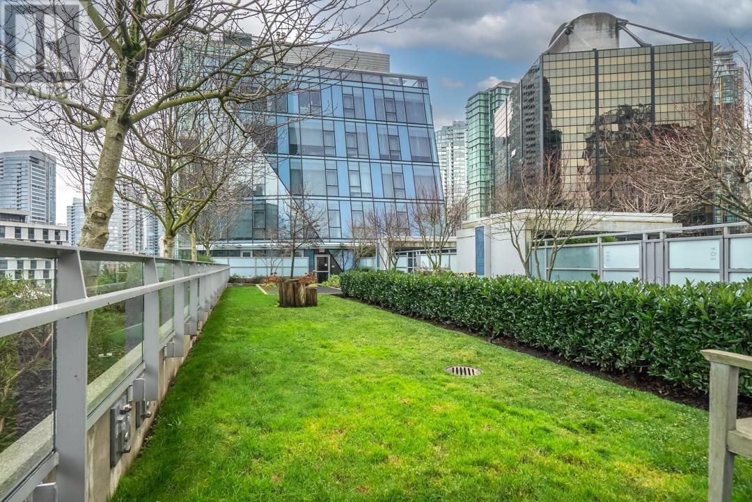 Listing Picture 21 of 22 : 204 1499 W PENDER STREET, Vancouver / 溫哥華 - 魯藝地產 Yvonne Lu Group - MLS Medallion Club Member