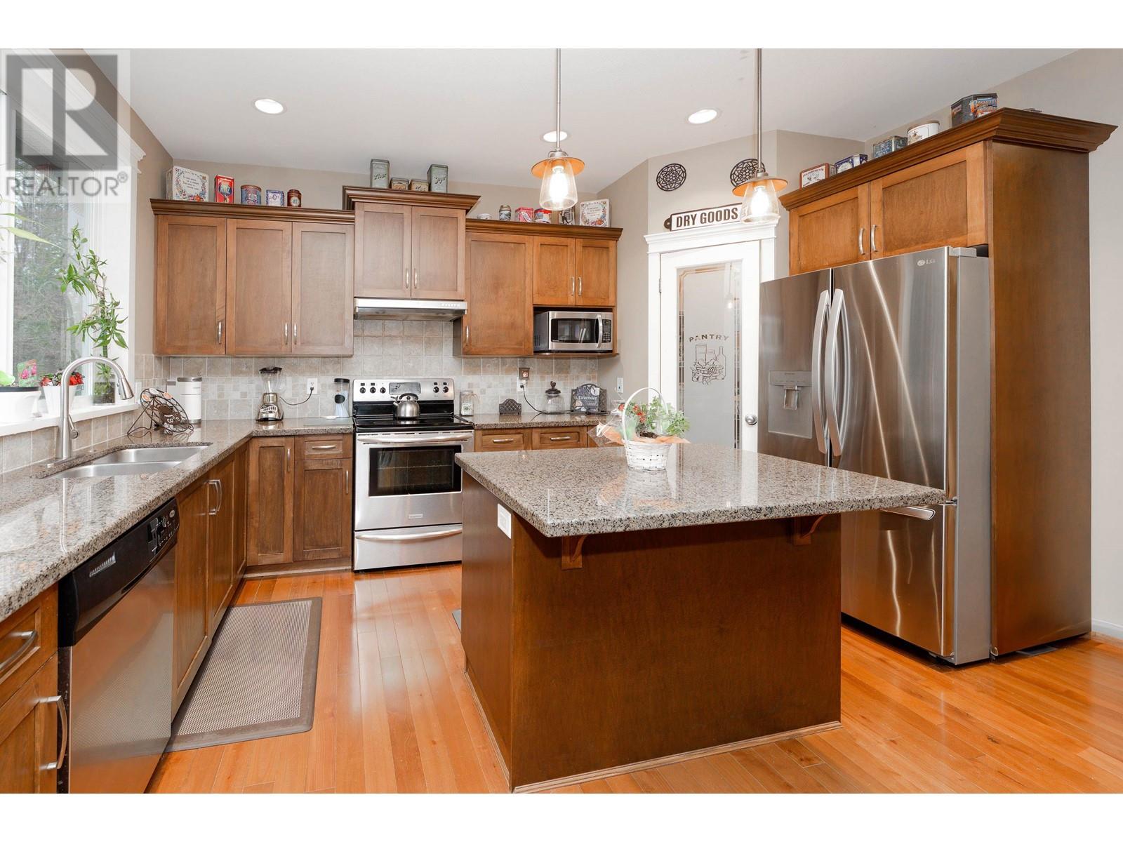 23953 Mcclure Avenue, Maple Ridge, British Columbia  V2W 0B3 - Photo 2 - R2956609