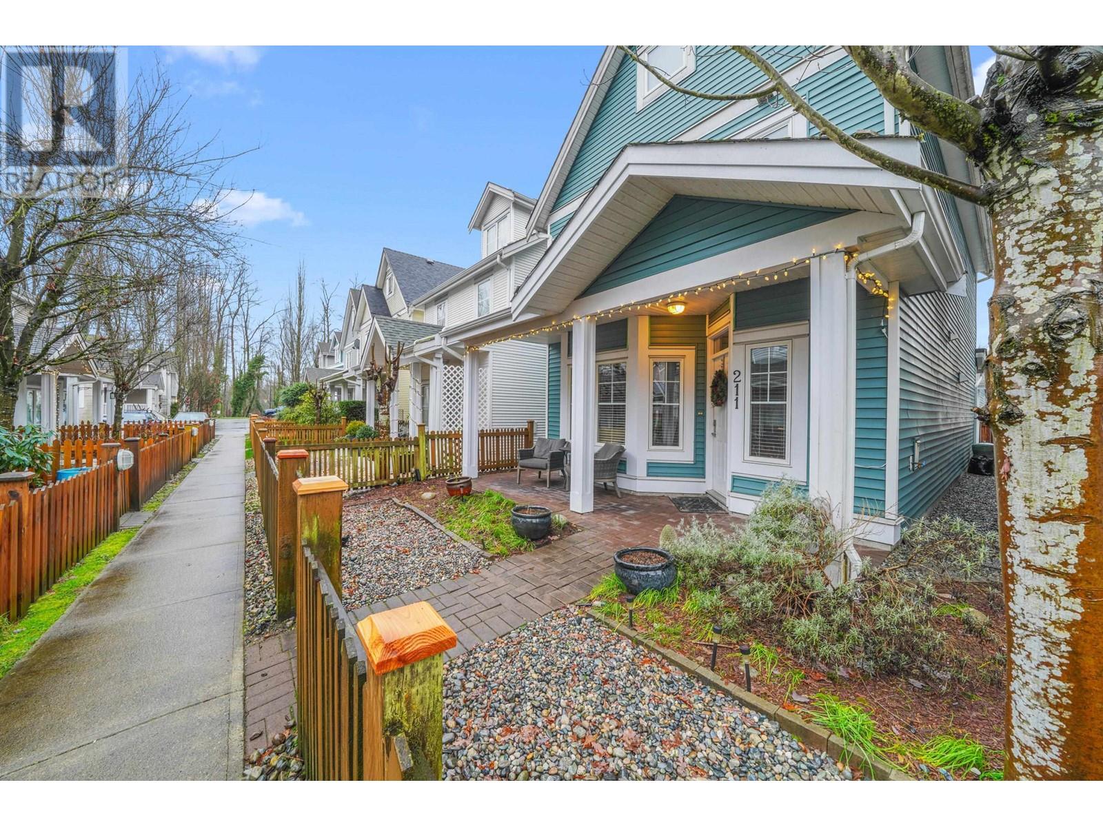 211 3000 Riverbend Drive, Coquitlam, British Columbia  V3C 6R1 - Photo 1 - R2956611