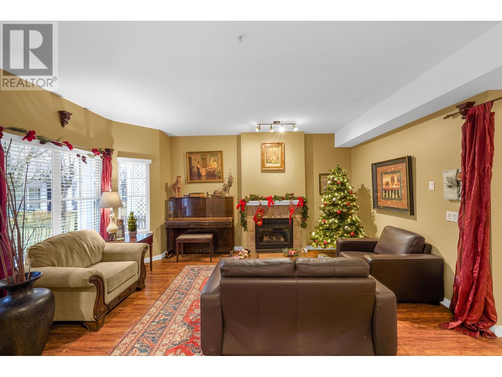 211 3000 Riverbend Drive, Coquitlam, British Columbia  V3C 6R1 - Photo 2 - R2956611