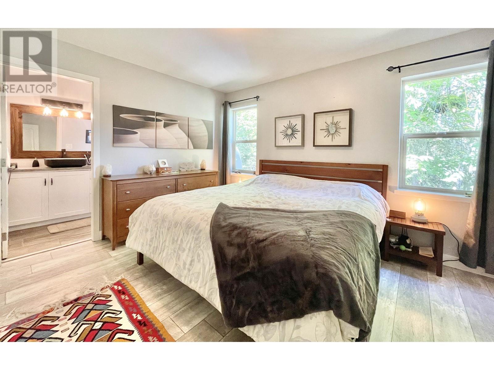 6018 Fairway Avenue, Sechelt, British Columbia  V7Z 0R2 - Photo 10 - R2956674