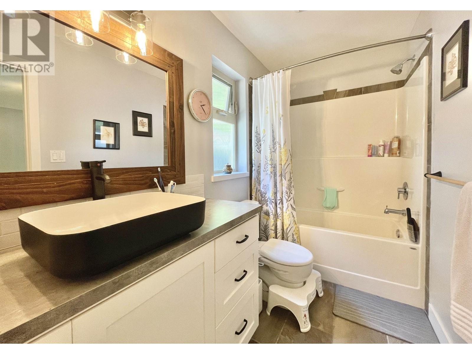 6018 Fairway Avenue, Sechelt, British Columbia  V7Z 0R2 - Photo 12 - R2956674