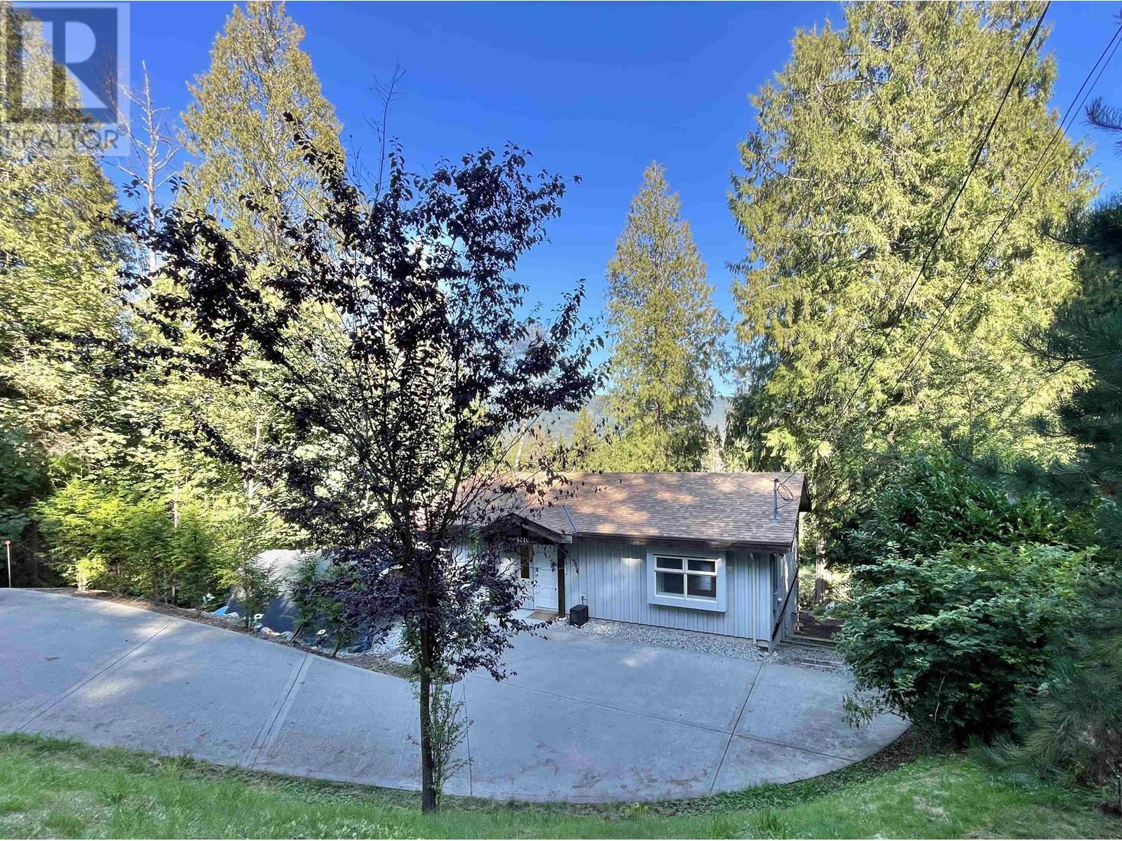 6018 Fairway Avenue, Sechelt, British Columbia  V7Z 0R2 - Photo 3 - R2956674