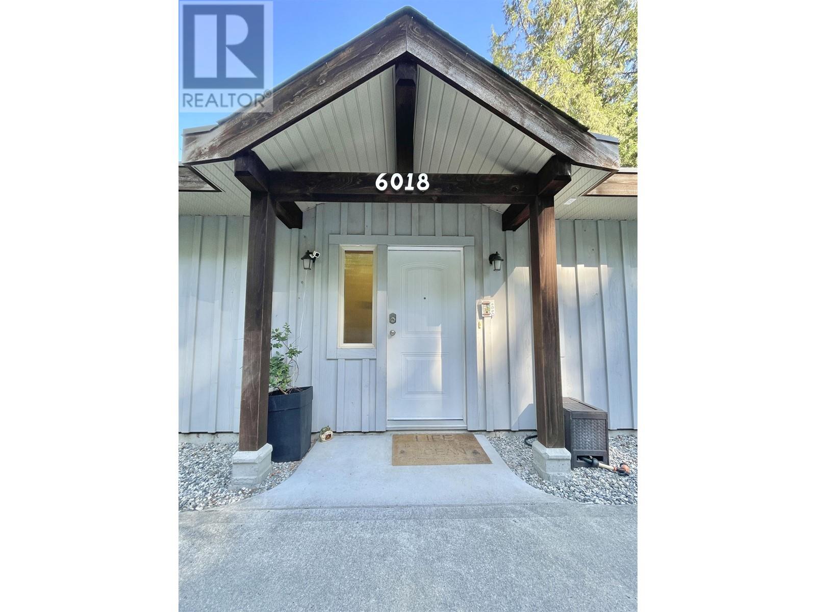 6018 Fairway Avenue, Sechelt, British Columbia  V7Z 0R2 - Photo 4 - R2956674