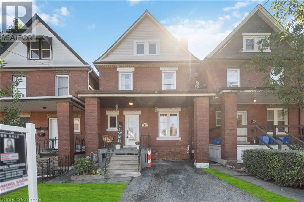 Property at 197 WENTWORTH Street S image 2