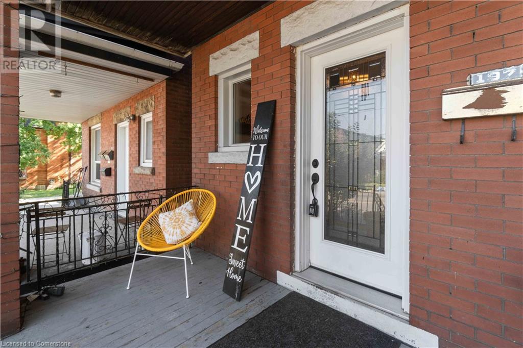 Property at 197 WENTWORTH Street S image 3