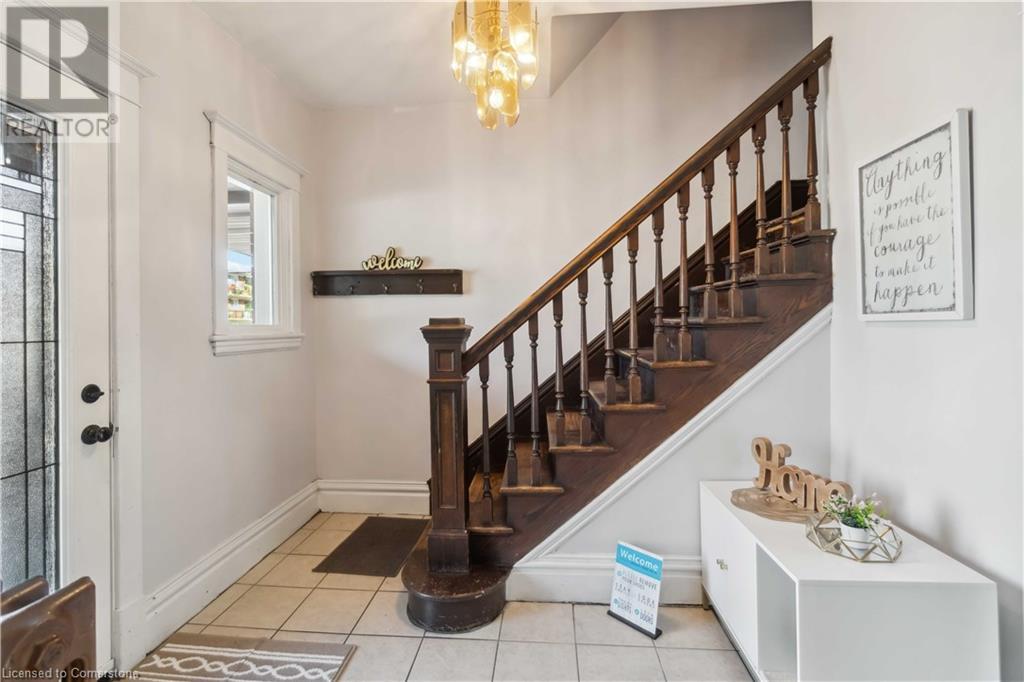 Property at 197 WENTWORTH Street S image 4