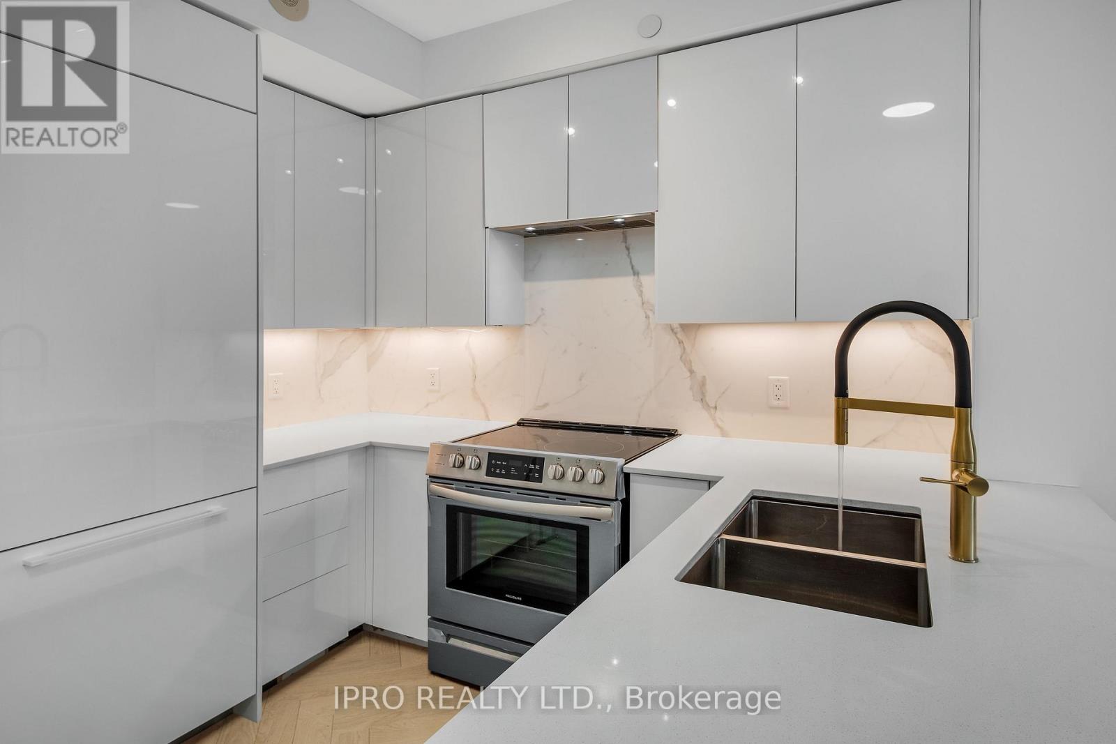 Property at 204 - 7890 BATHURST STREET image 4