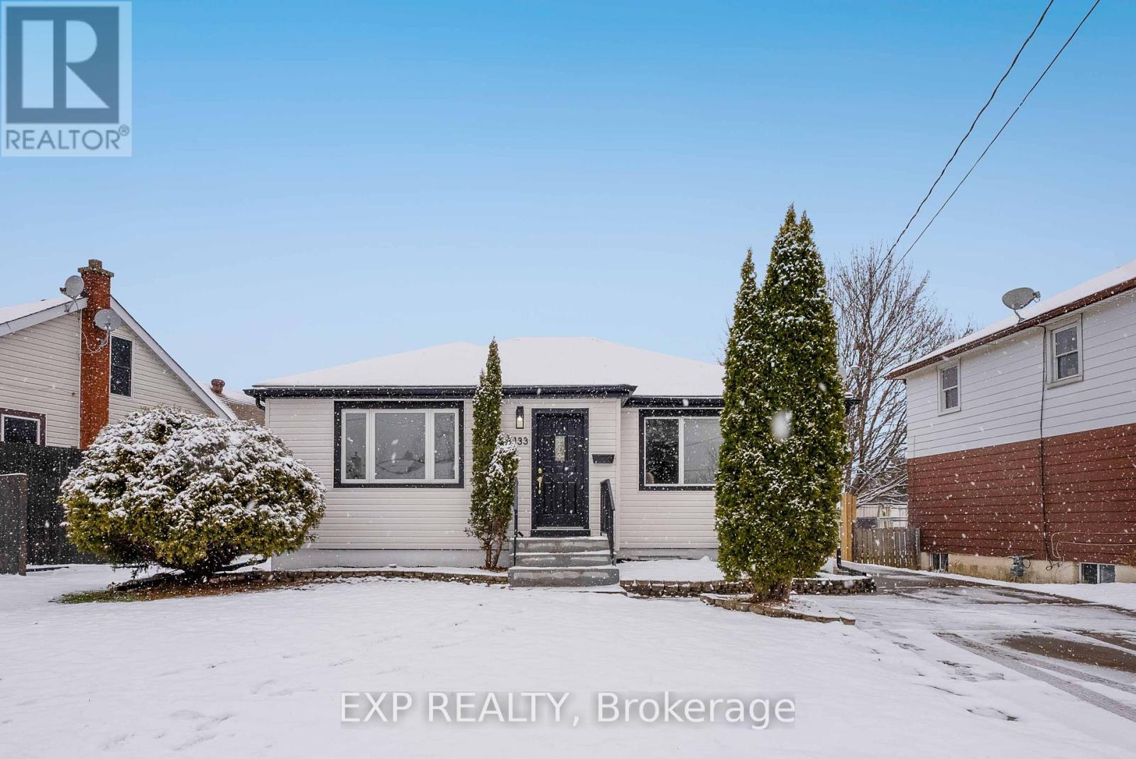 6133 Collins Drive, Niagara Falls, Ontario  L2G 2S4 - Photo 1 - X11925451