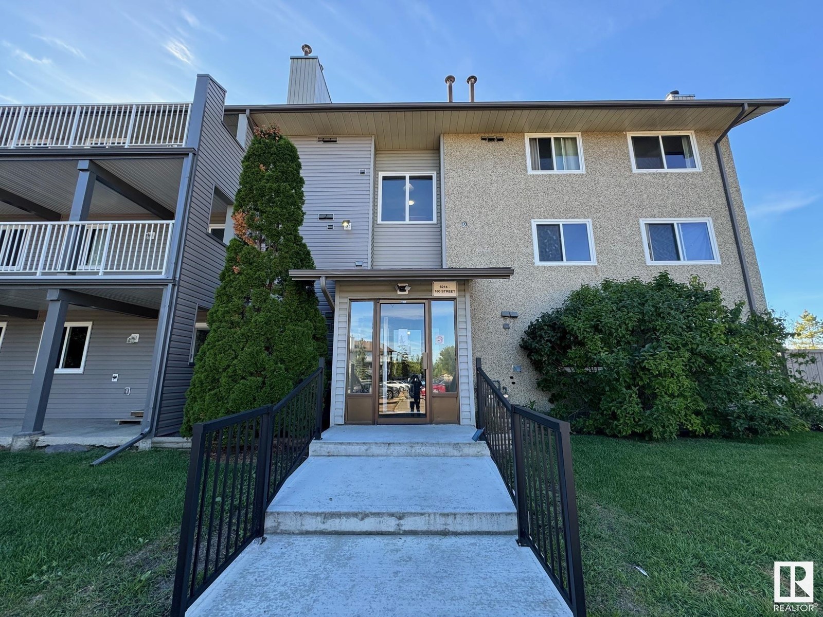 Property at #302 6204 180 ST NW image 1