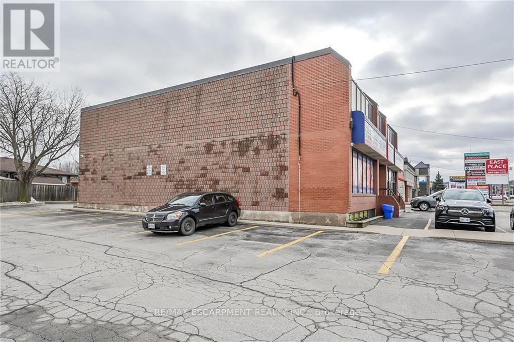 54 Centennial Parkway N, Hamilton (Riverdale), Ontario  L8E 1H6 - Photo 2 - X11925460