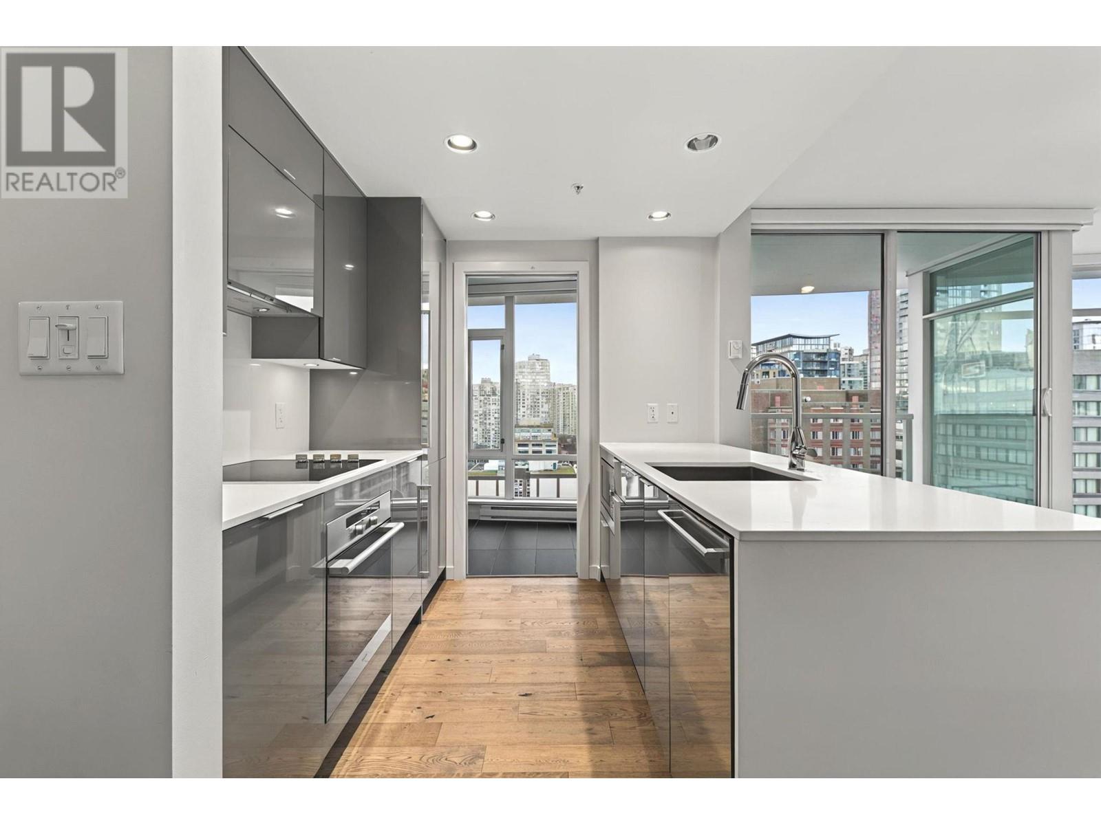 Property at 1608 161 W GEORGIA STREET image 2
